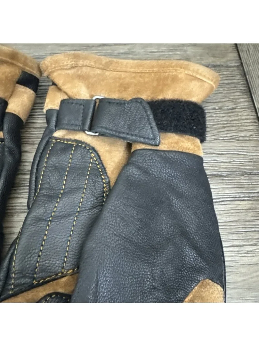 Harley Davidson Woman’s Size XL Leather Gloves With Adjustable Strap